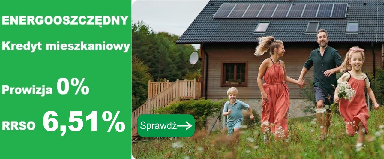 Rodzice z dwójką dzieci na tle małego domku