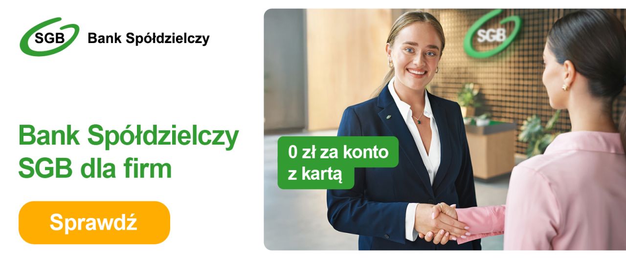 Kobieta wita się z pracownicą w banku.
