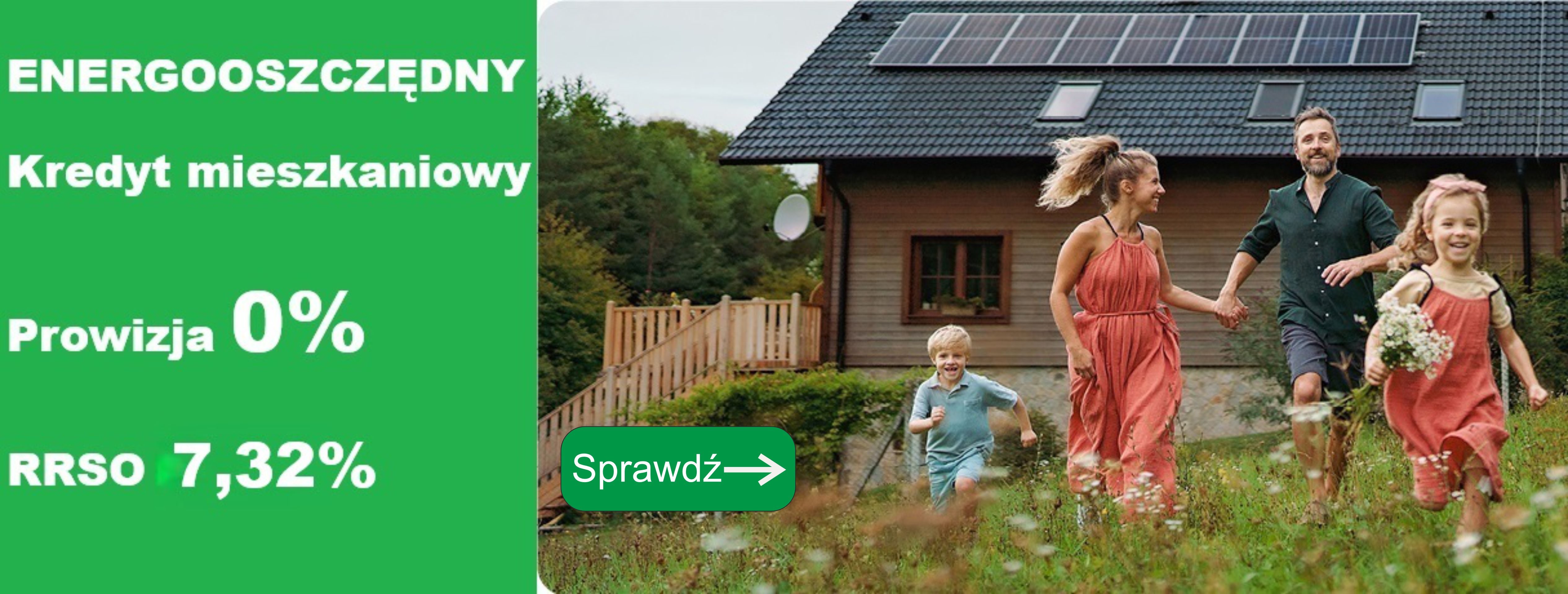 Rodzice z dwójką dzieci na tle małego domku.