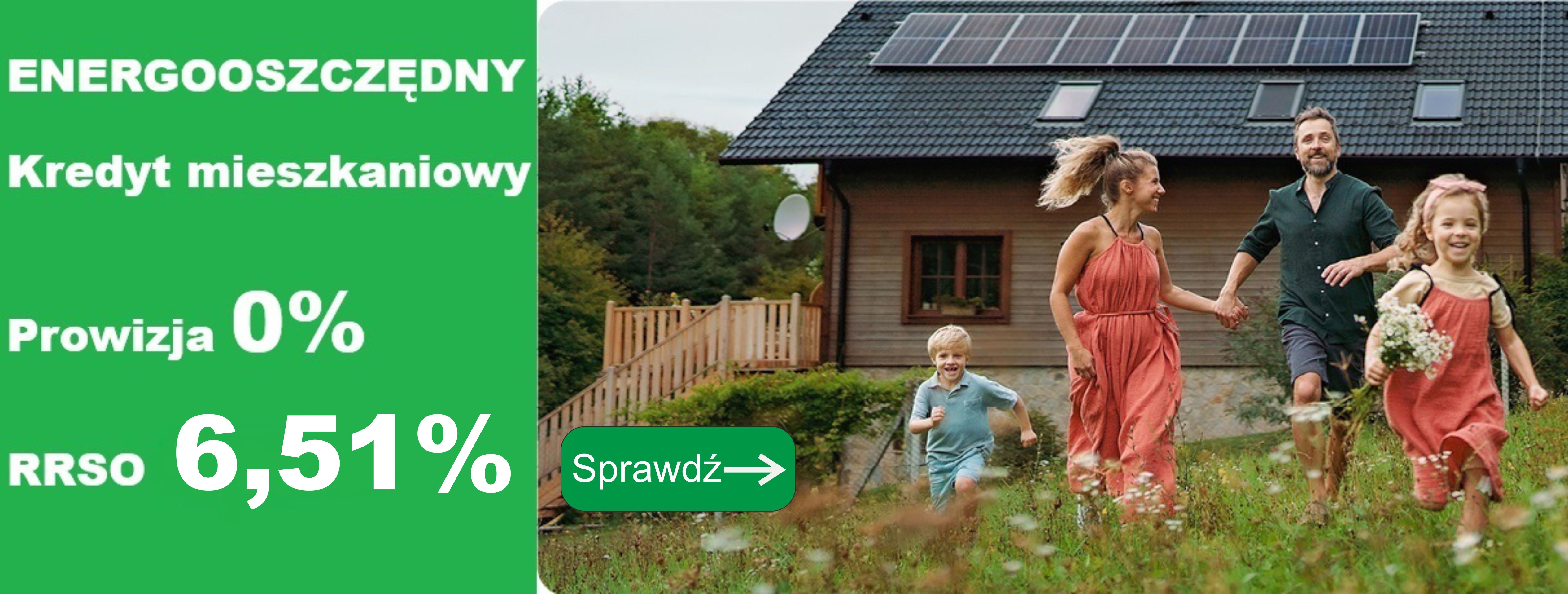 Rodzice z dwójką dzieci na tle małego domku.